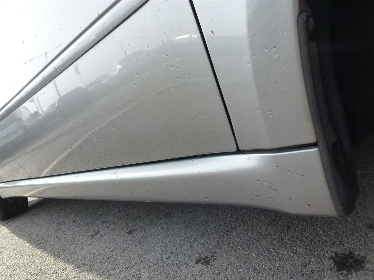 Subaru Legacy Kombi 2,0 l 121 kw