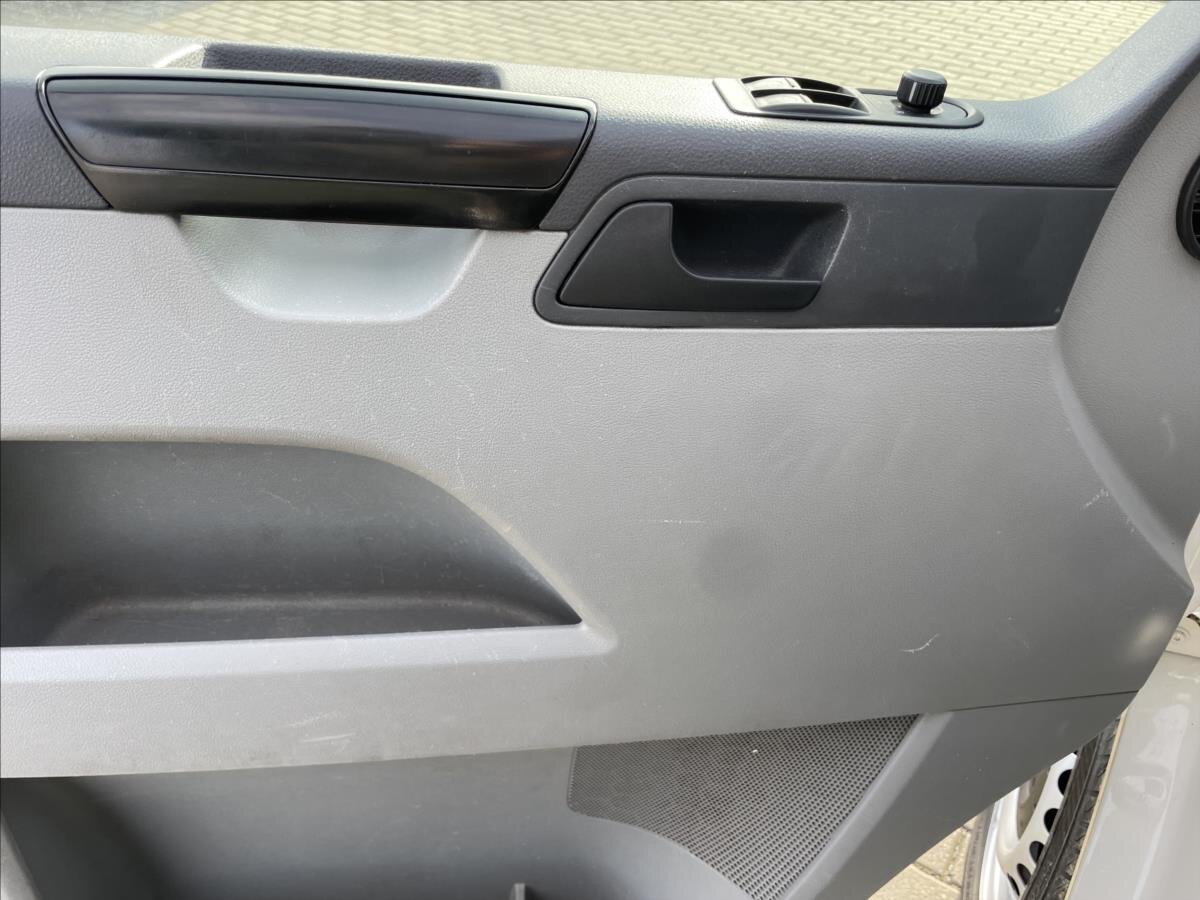 Volkswagen Transporter Kombi 2,0 l 75 kw