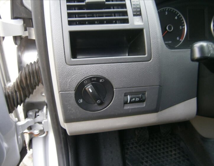 Volkswagen Caravelle Kombi 2,0 l 75 kw