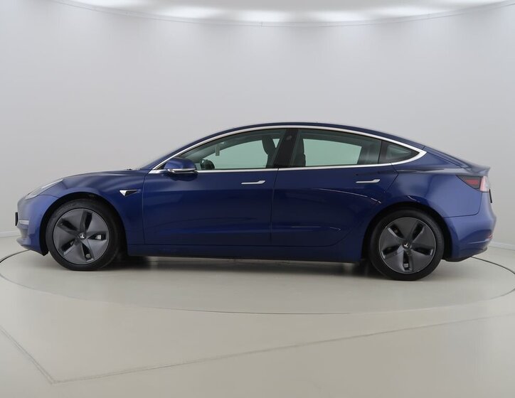 Tesla Model 3 8