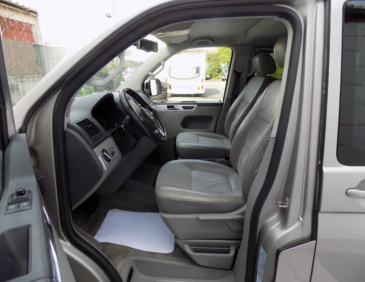 Volkswagen Multivan 14