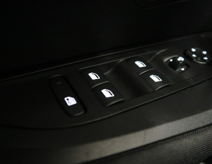 Peugeot 2008 SUV / Terénní 1,2 l 74 kw