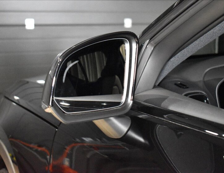 Volvo XC40 SUV / Terénní 2,0 l 120 kw