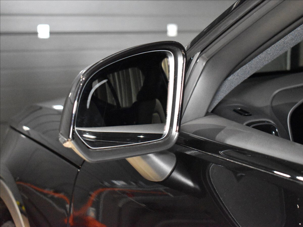 Volvo XC40 SUV / Terénní 2,0 l 120 kw