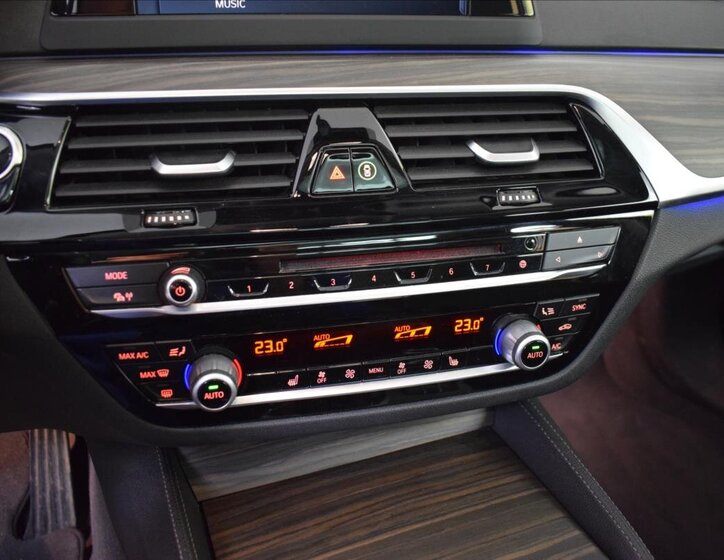 BMW Řada 5 Kombi 3,0 l 195 kw