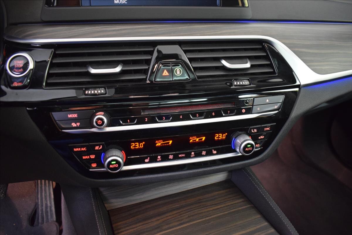 BMW Řada 5 Kombi 3,0 l 195 kw