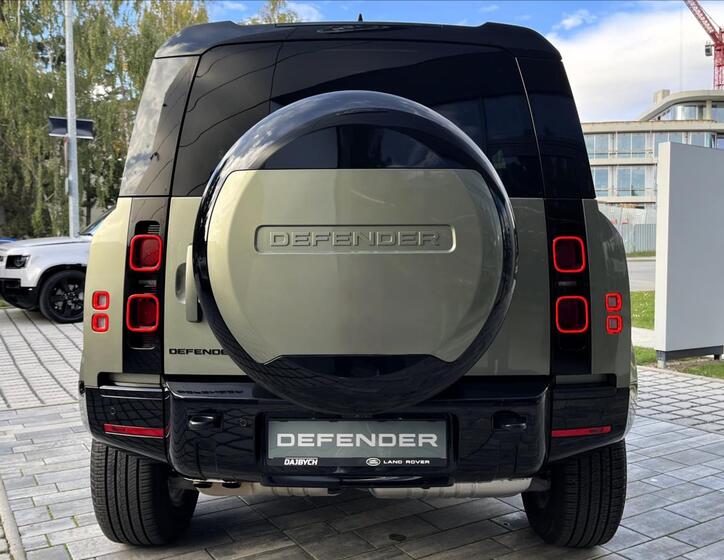 Land Rover Defender 5