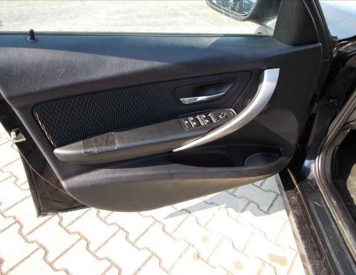 BMW Řada 3 Sedan / Limuzína 2,0 l 135 kw