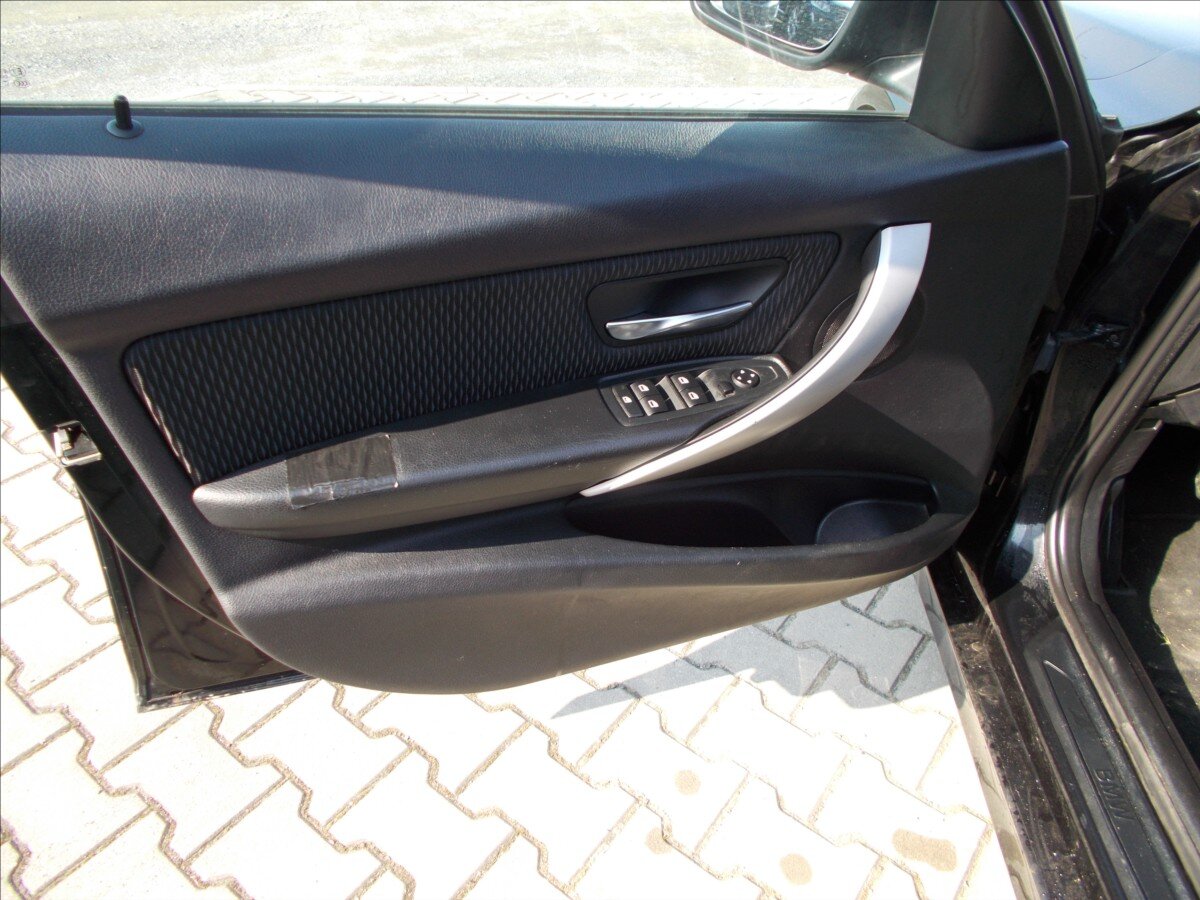 BMW Řada 3 Sedan / Limuzína 2,0 l 135 kw