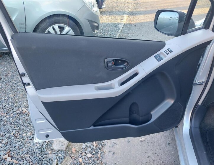 Toyota Yaris Hatchback 998,0 50 kw