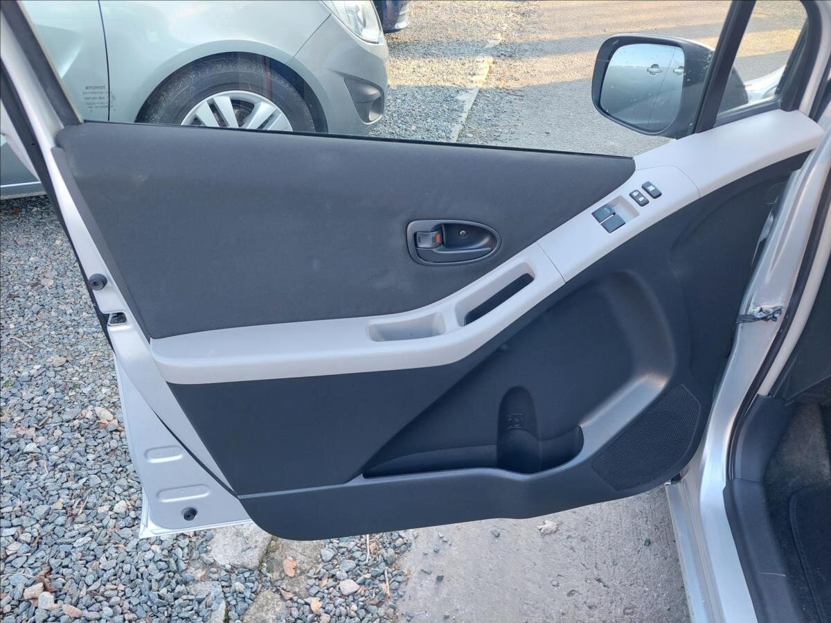 Toyota Yaris Hatchback 998,0 50 kw