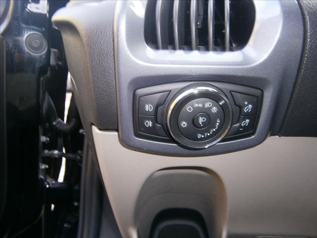 Ford Tourneo Custom Kombi 2,0 l 96 kw