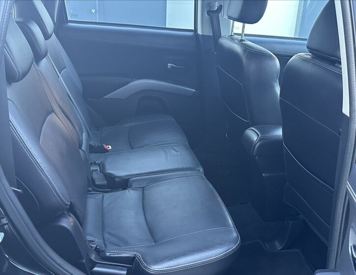 Mitsubishi Outlander SUV / Terénní 2,3 l 130 kw