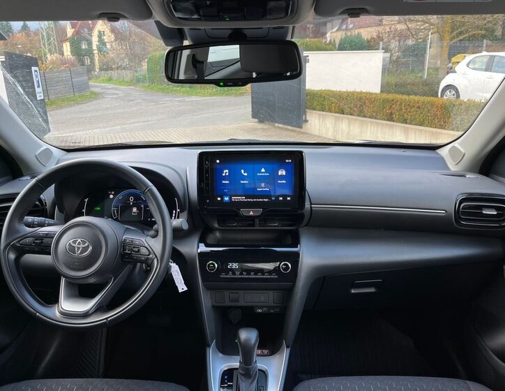 Toyota Yaris Cross 18