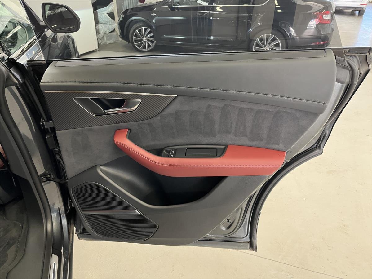 Audi SQ8 SUV 4,0 l 373 kw