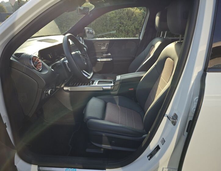 Mercedes-Benz EQB 10