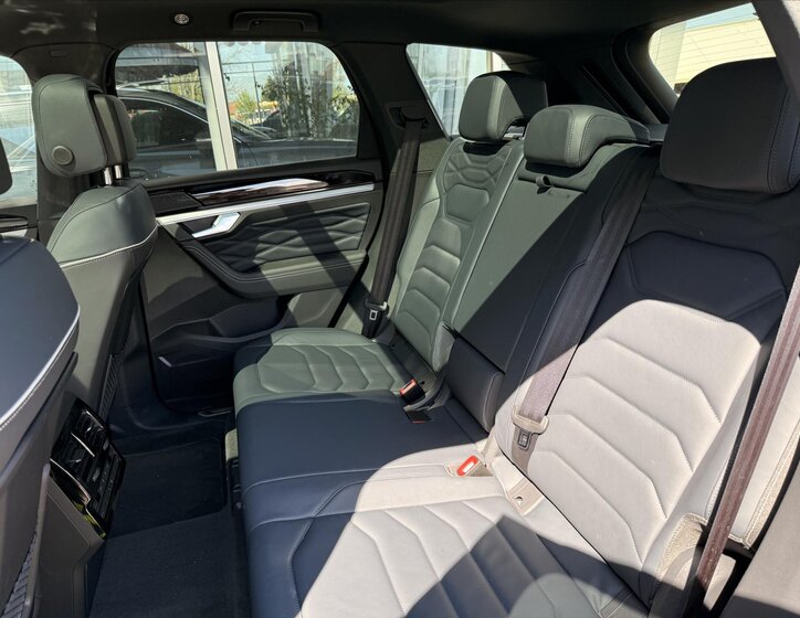 Volkswagen Touareg SUV / Terénní 3,0 l 210 kw