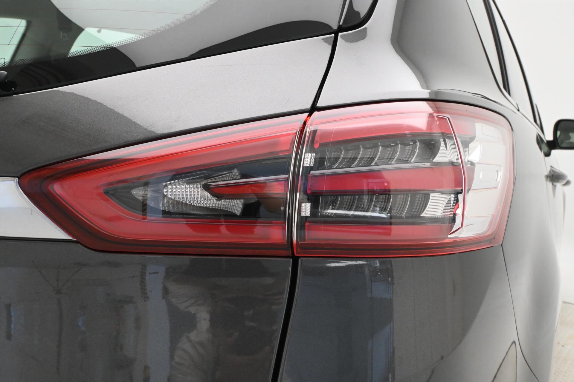 Ford S-MAX MPV 2,0 l 140 kw