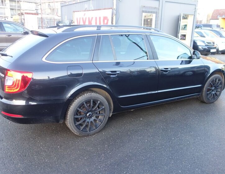 Škoda Superb 12