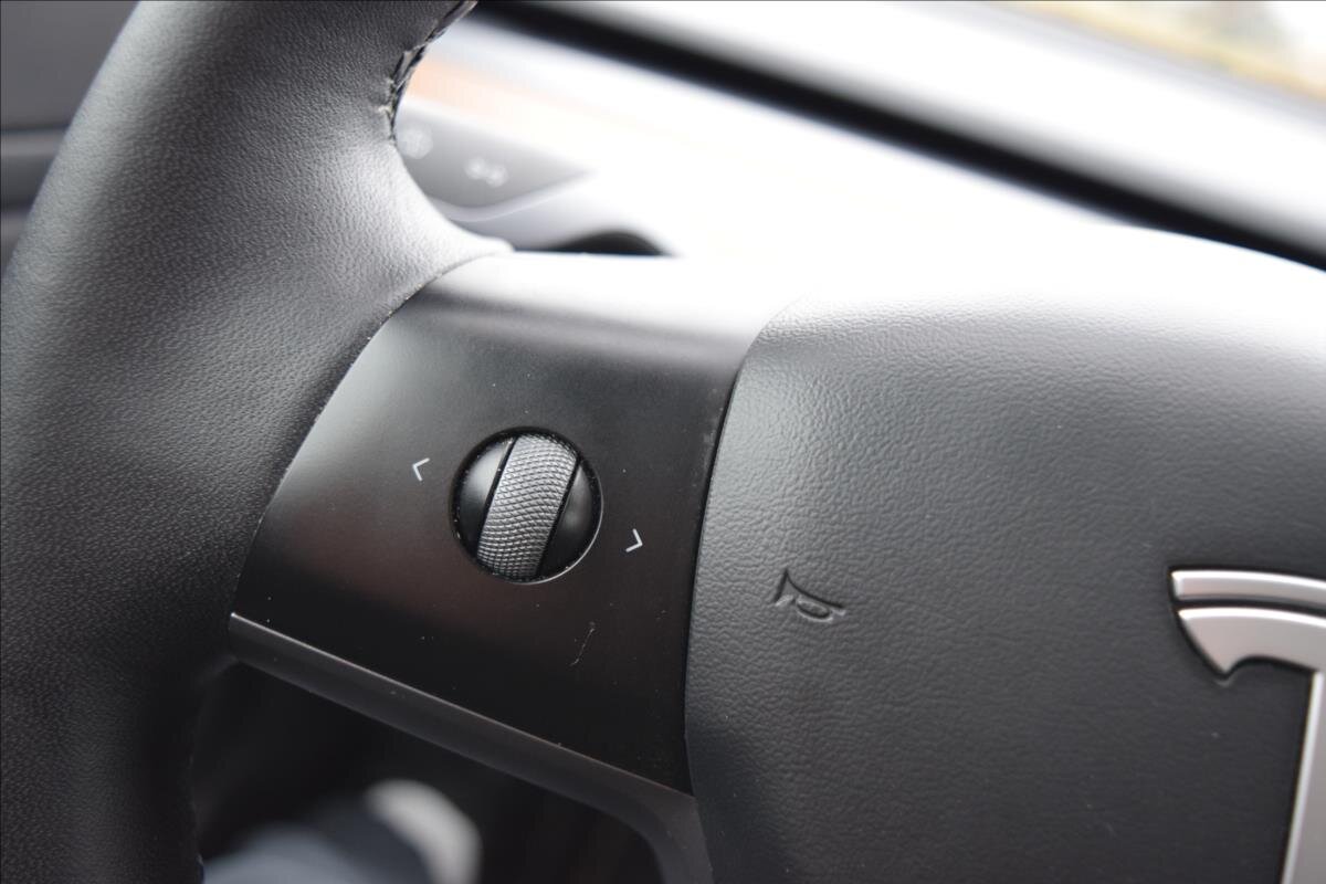 Tesla Model 3 Sedan 0,0 366 kw