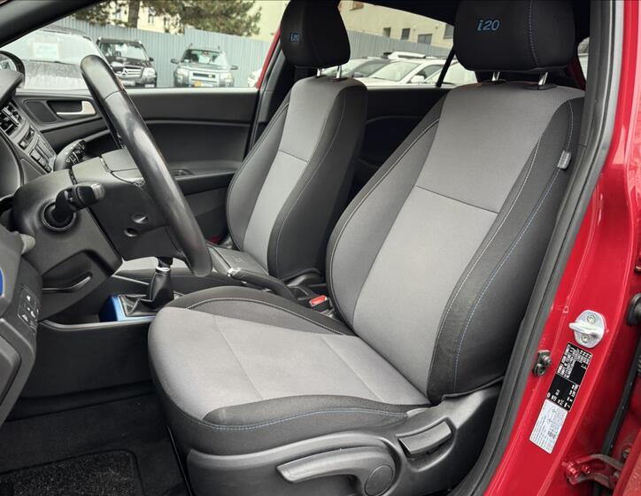 Hyundai i20 16