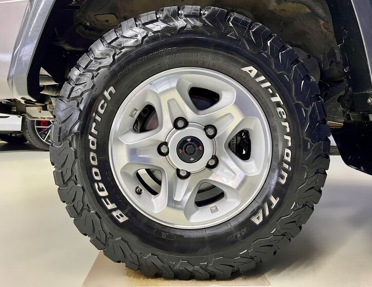 Toyota Land Cruiser 9