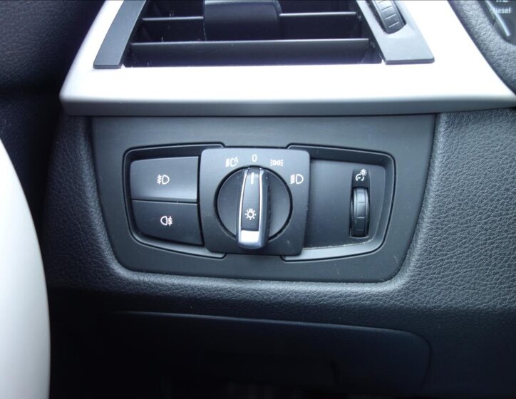 BMW Řada 3 Sedan 2,0 l 105 kw