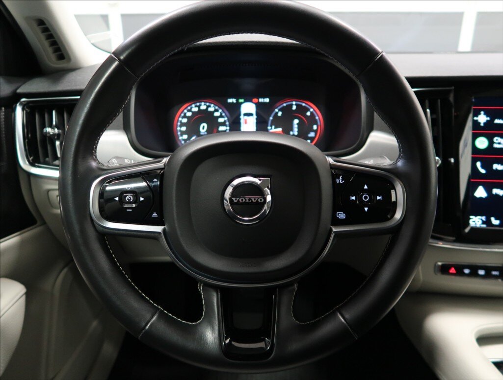 Volvo S90 Sedan / Limuzína 2,0 l 173 kw