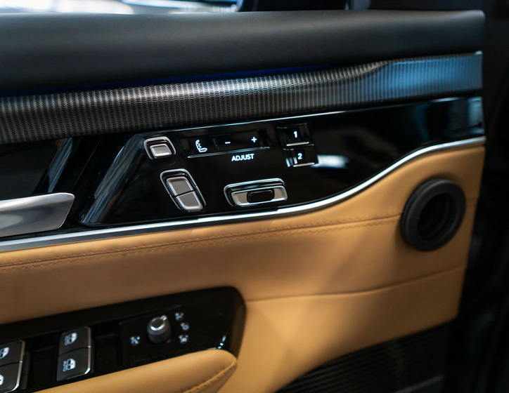 Jeep Grand Wagoneer 20