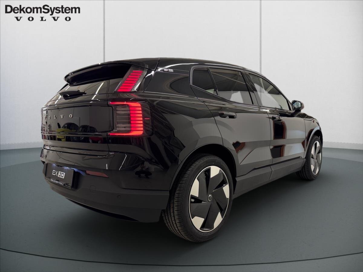 Volvo EX30 SUV / Terénní 0,0 200 kw