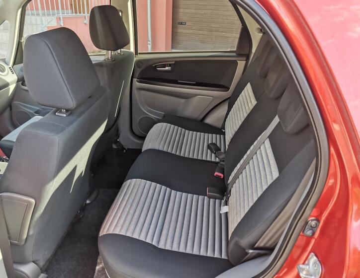 Suzuki SX4 11