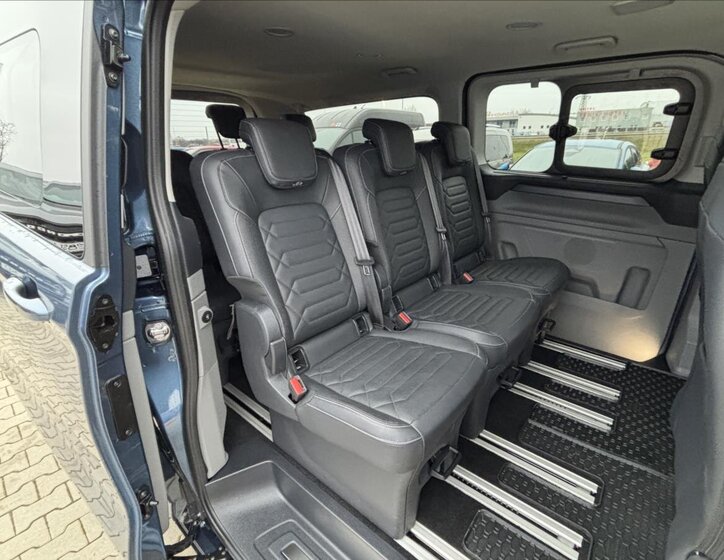 Ford Tourneo Custom 16