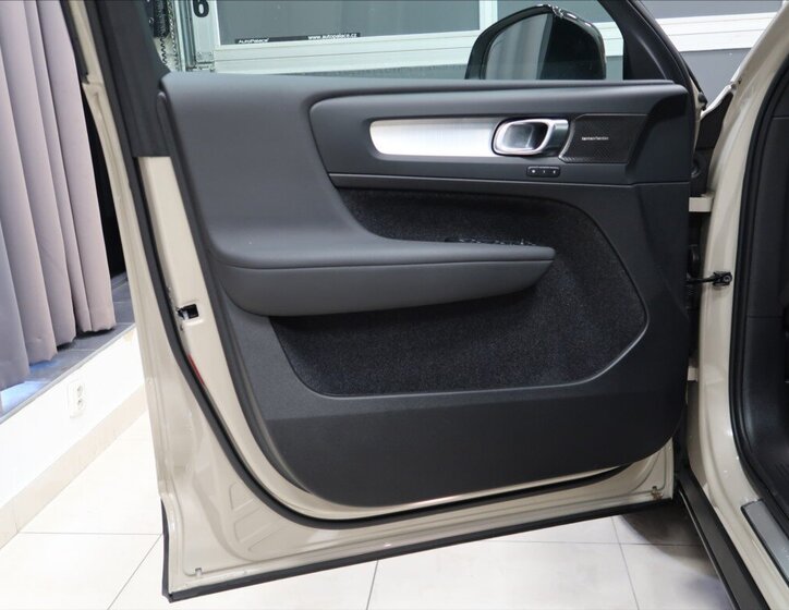 Volvo XC40 SUV 2,0 l 120 kw