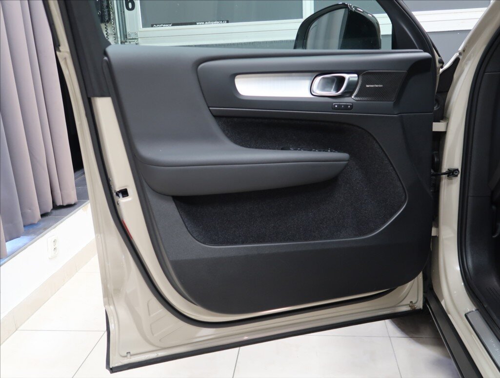 Volvo XC40 SUV 2,0 l 120 kw