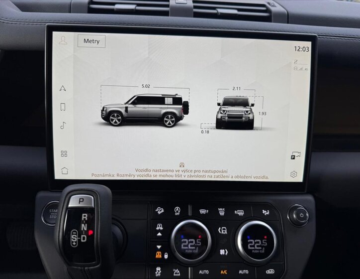 Land Rover Defender 22