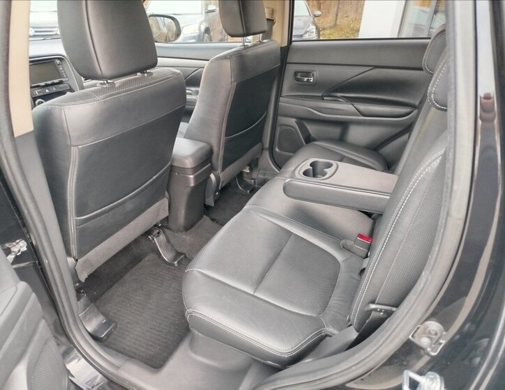 Mitsubishi Outlander SUV 2,3 l 110 kw