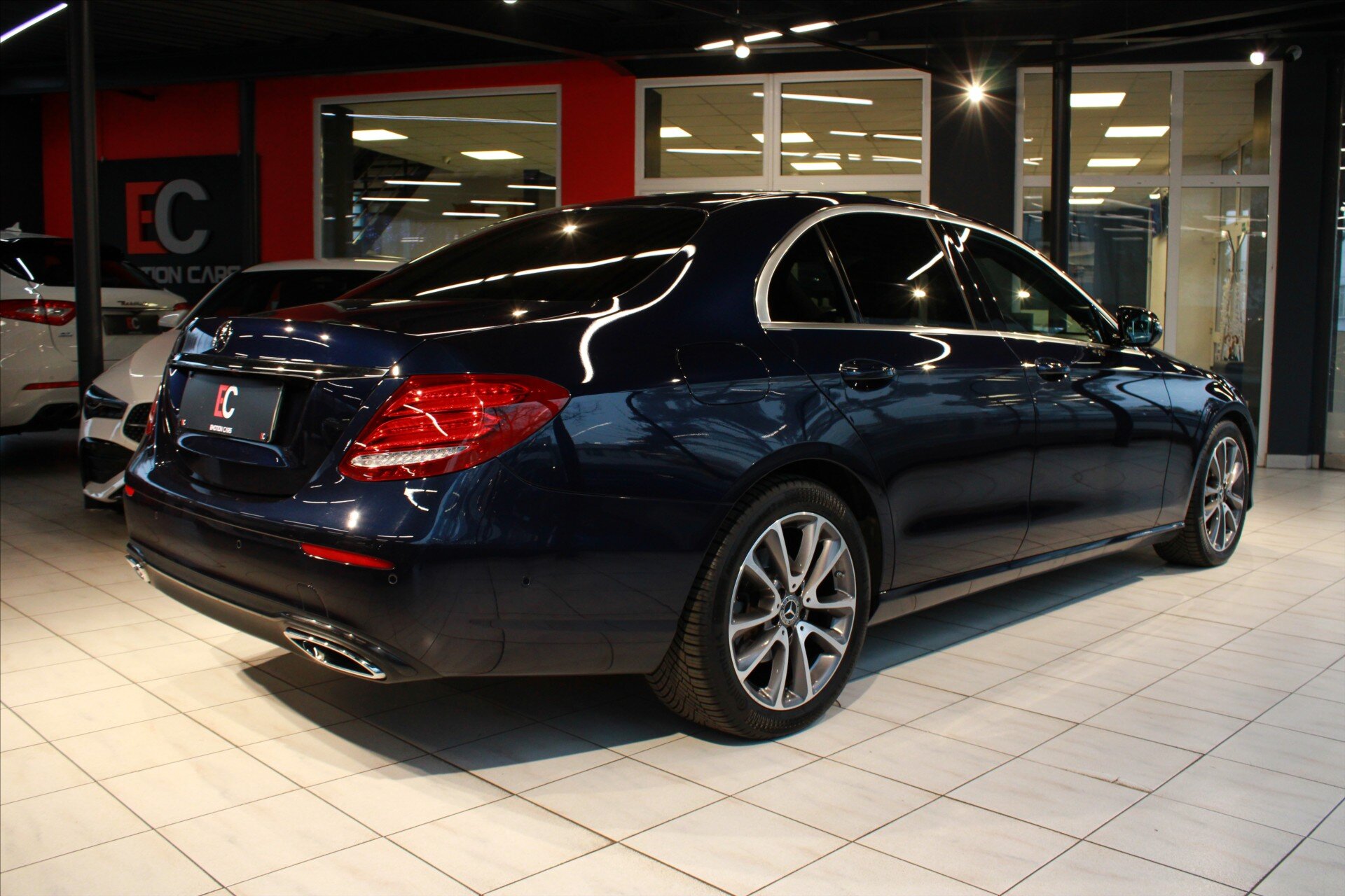 Mercedes-Benz Třídy E Sedan / Limuzína 1,6 l 118 kw
