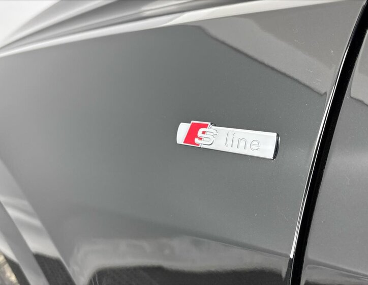 Audi Q8 SUV / Terénní 3,0 l 210 kw