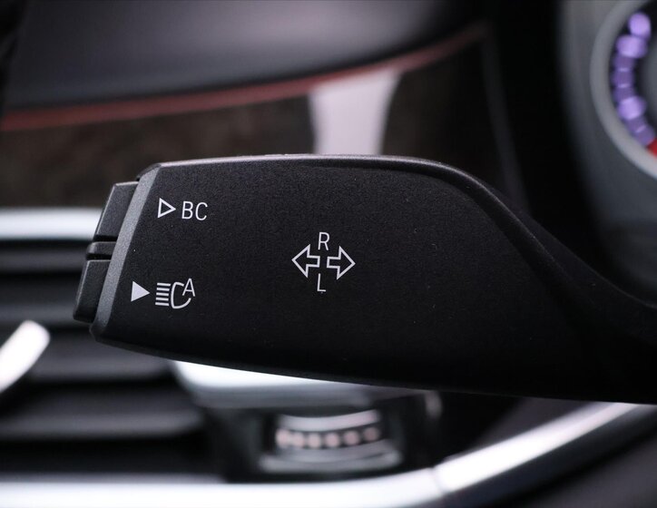 BMW Řada 7 Sedan / Limuzína 4,4 l 330 kw