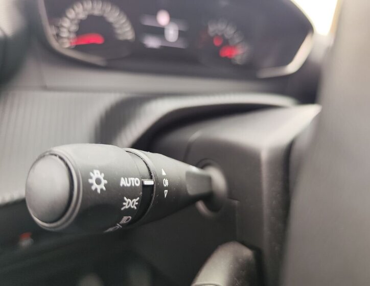 Peugeot 208 Hatchback 1,2 l 74 kw