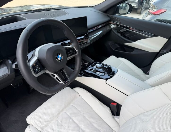 BMW Řada 5 Kombi 3,0 l 210 kw