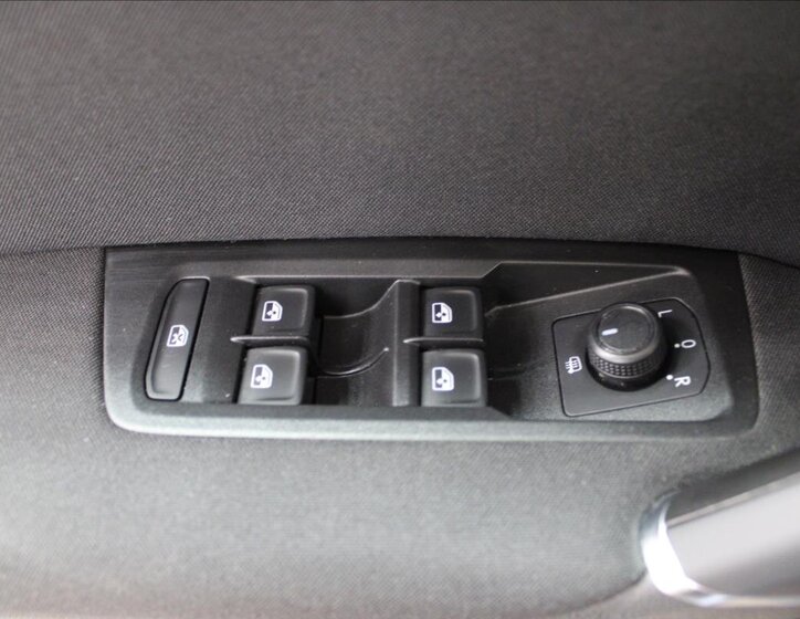 Volkswagen Touran Kombi 1,5 l 110 kw