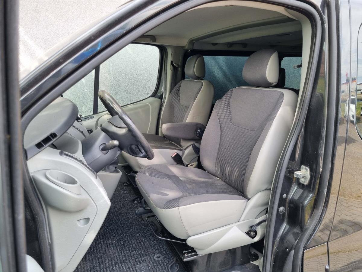 Opel Vivaro VAN / Minibus 2,5 l 107 kw