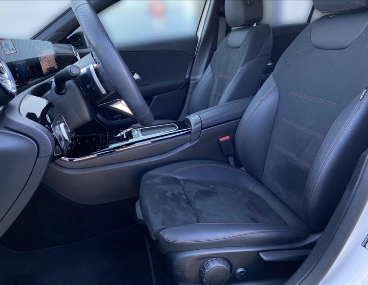 Mercedes-Benz Třídy A Sedan / Limuzína 1,3 l 120 kw