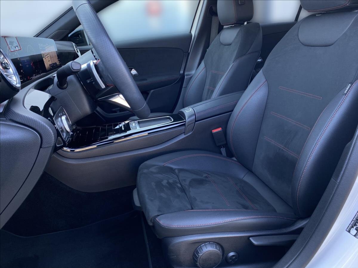 Mercedes-Benz Třídy A Sedan / Limuzína 1,3 l 120 kw