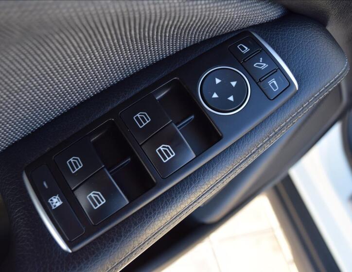 Mercedes-Benz GLA 32