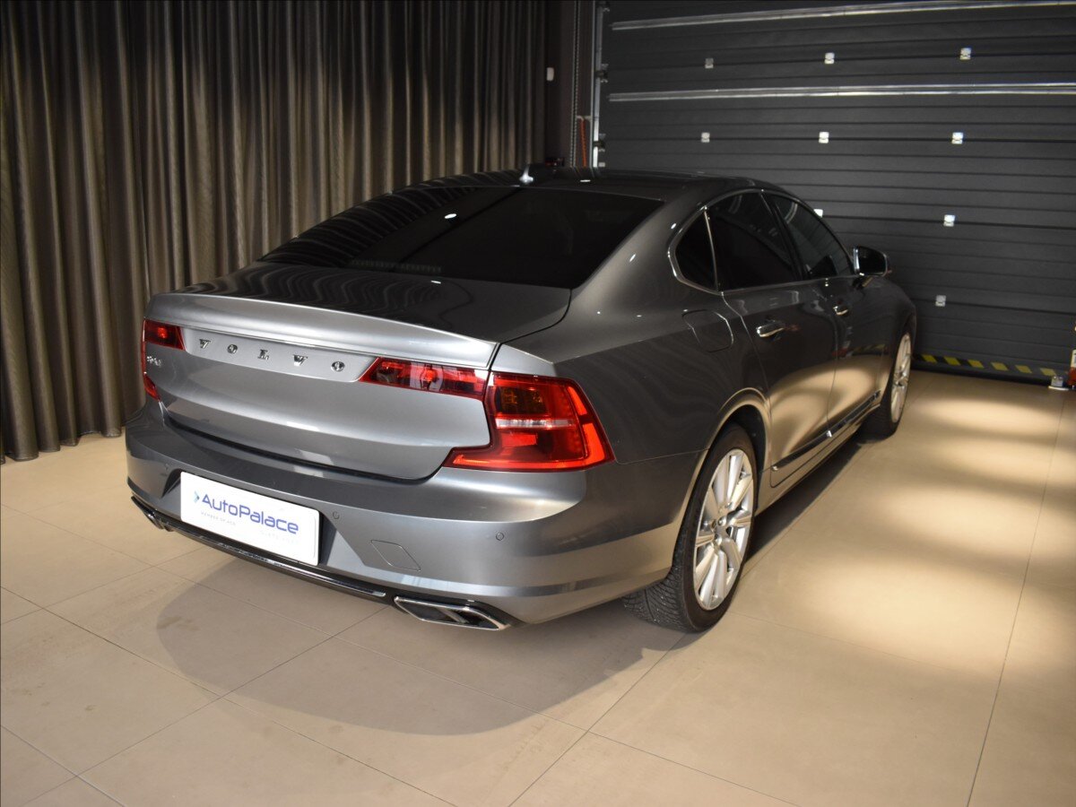 Volvo S90 Sedan / Limuzína 2,0 l 228 kw