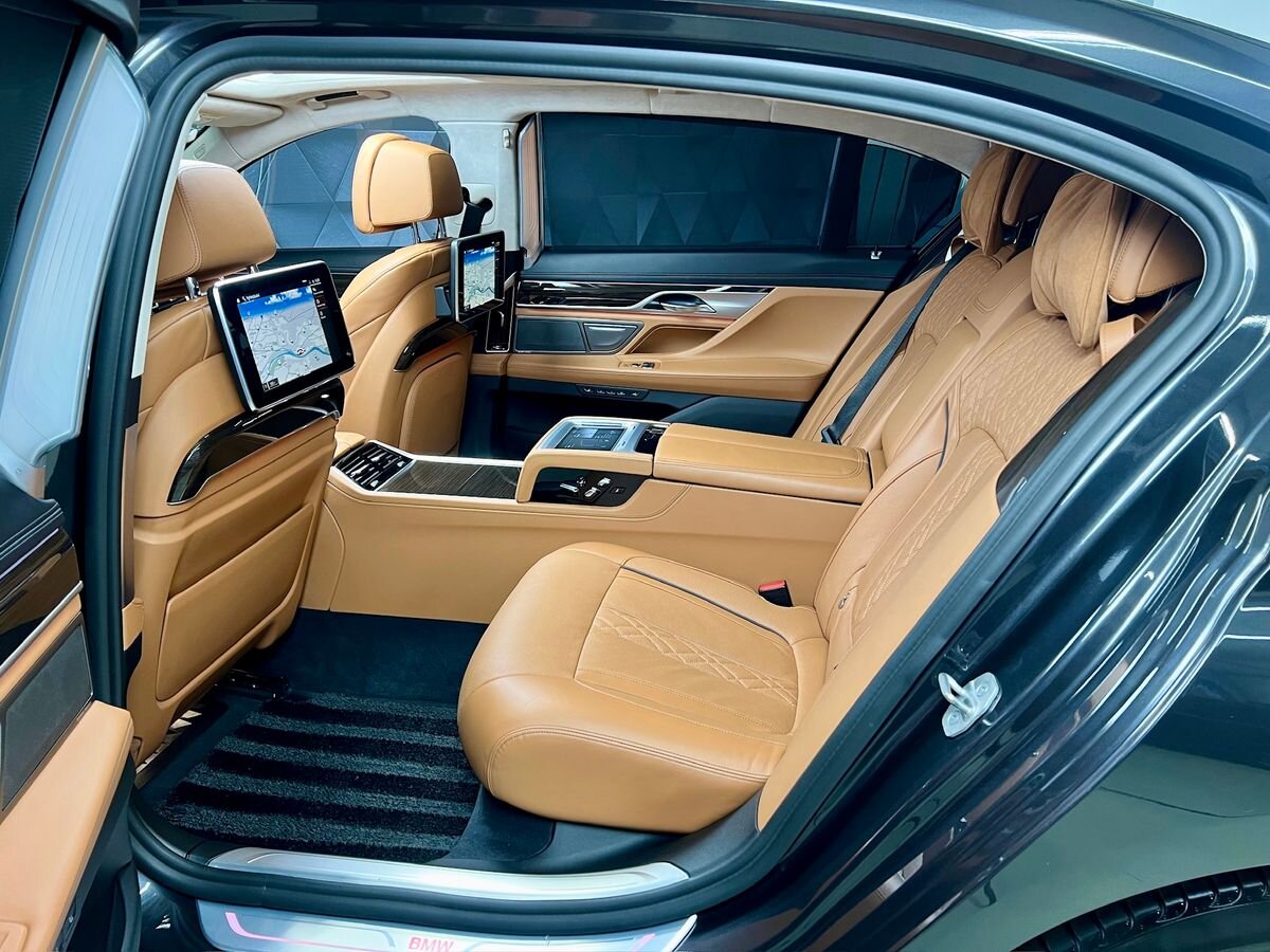 BMW Řada 7 Sedan / Limuzína 3,0 l 250 kw