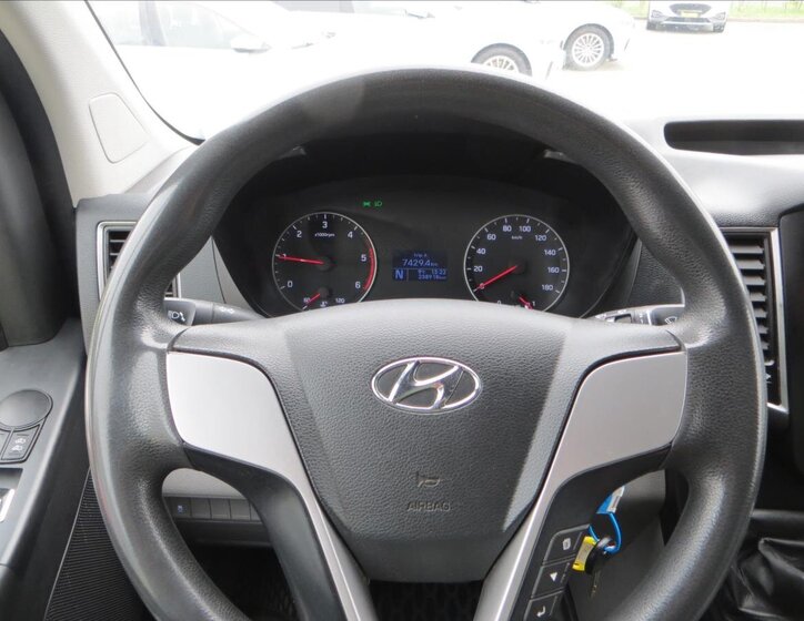 Hyundai H 350 14