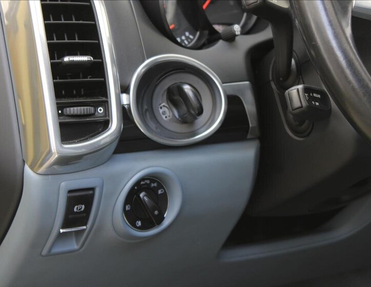 Porsche Cayenne SUV / Terénní 4,8 l 294 kw